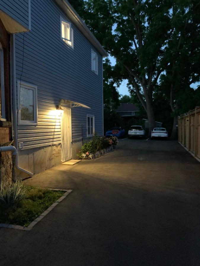 Ambiance By The Falls Cozy Suite Niagara Falls Exterior photo