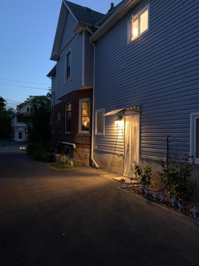 Ambiance By The Falls Cozy Suite Niagara Falls Exterior photo